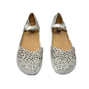 Pikolinos | White Leather Flats Ankle Strap Velcro 10.5/11